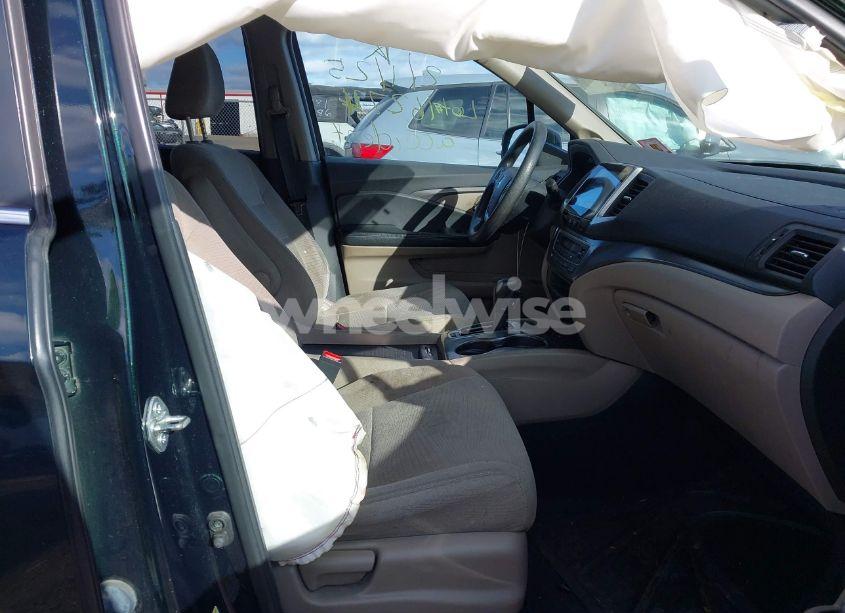 Photo 5 of 2016 Honda Pilot EX (VIN 5FNYF6H32GB022662)