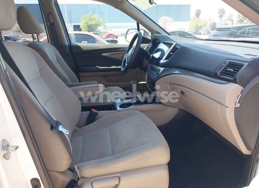 Photo 5 of 2016 Honda Pilot EX (VIN 5FNYF6H32GB074518)