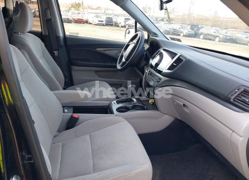 Photo 5 of 2018 Honda Pilot EX (VIN 5FNYF6H32JB014486)