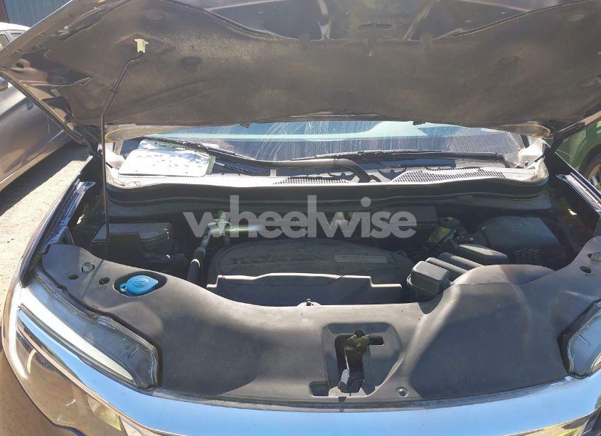 Photo 10 of 2019 Honda Pilot EX (VIN 5FNYF6H32KB077783)