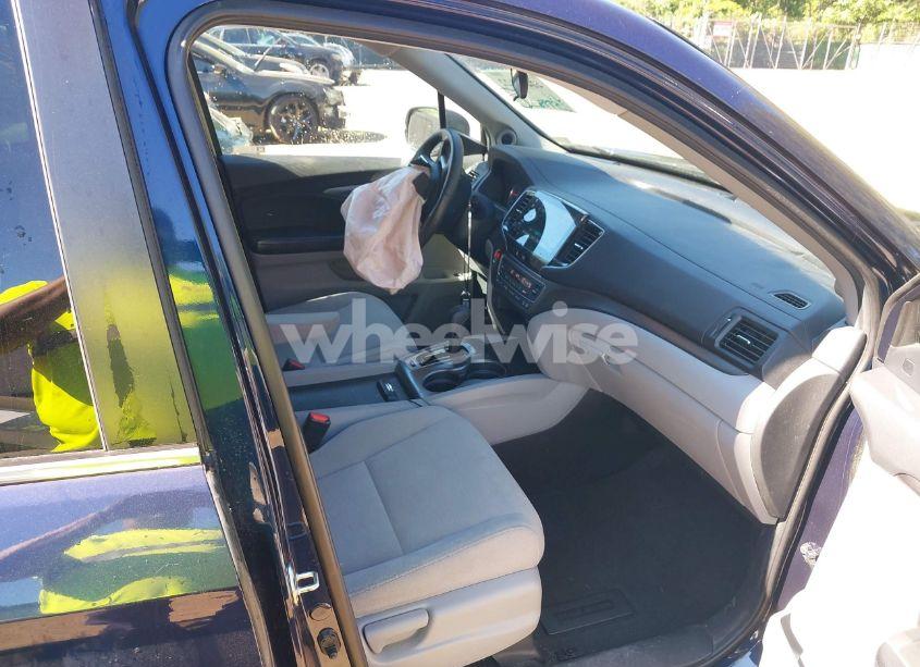 Photo 5 of 2019 Honda Pilot EX (VIN 5FNYF6H32KB077783)