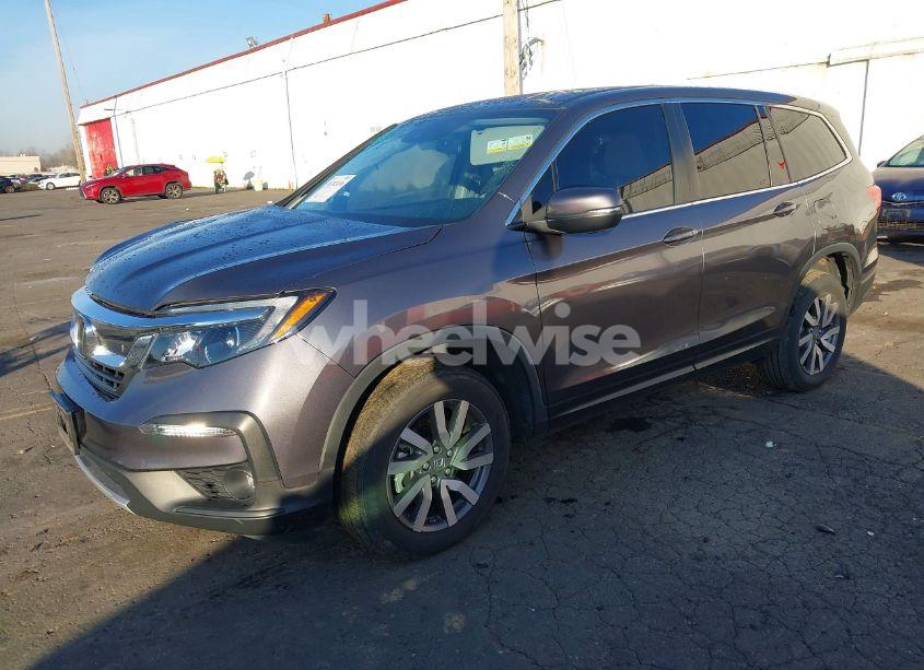 Photo 2 of 2019 Honda Pilot EX (VIN 5FNYF6H32KB094163)