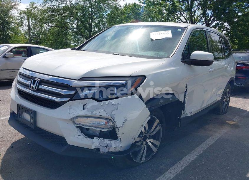 Photo 2 of 2016 Honda Pilot EX (VIN 5FNYF6H34GB026101)