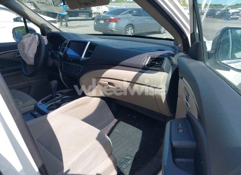 Photo 5 of 2016 Honda Pilot EX (VIN 5FNYF6H34GB026101)