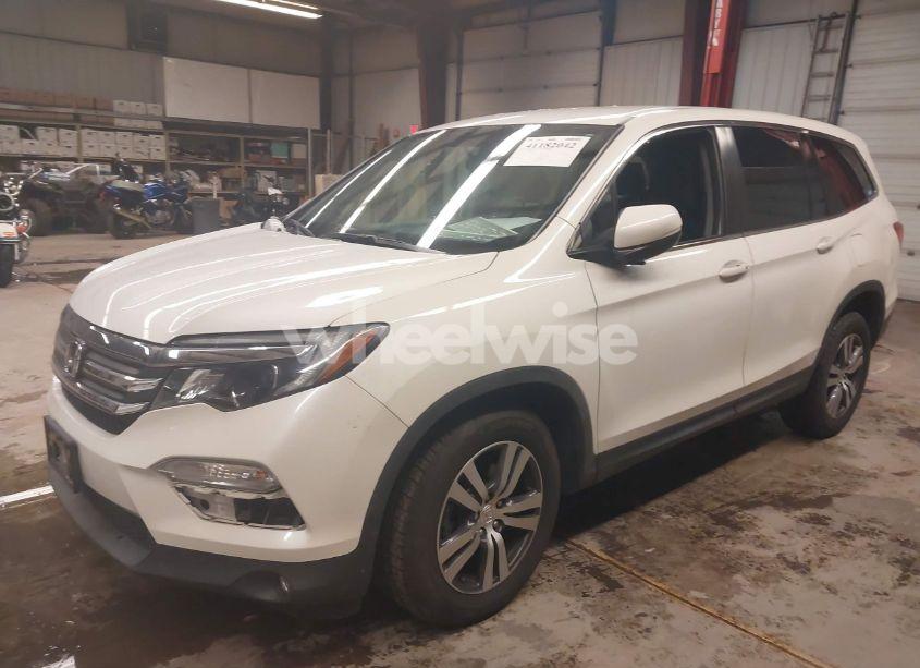 Photo 2 of 2018 Honda Pilot EX (VIN 5FNYF6H34JB062944)
