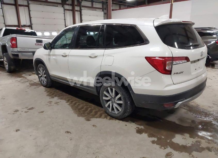 Photo 3 of 2019 Honda Pilot EX (VIN 5FNYF6H34KB062752)