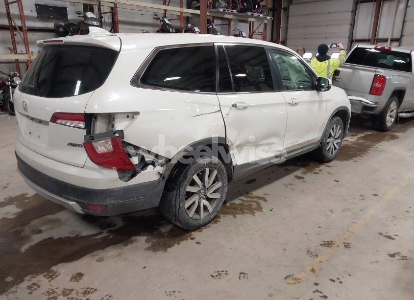 Photo 4 of 2019 Honda Pilot EX (VIN 5FNYF6H34KB062752)