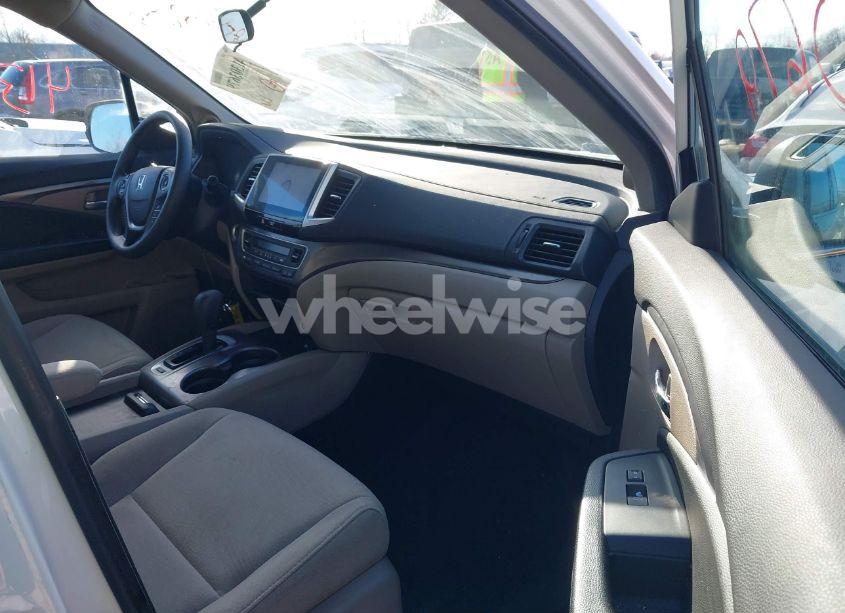 Photo 5 of 2016 Honda Pilot EX (VIN 5FNYF6H36GB041618)