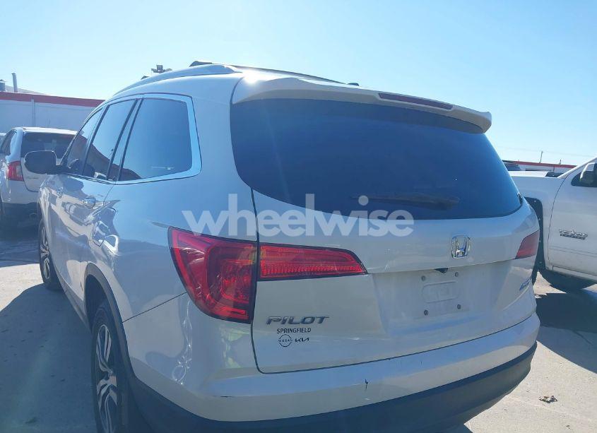 Photo 3 of 2018 Honda Pilot EX (VIN 5FNYF6H36JB036023)