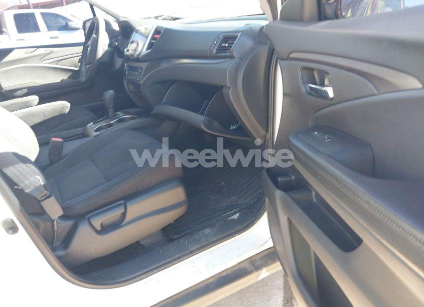 Photo 5 of 2018 Honda Pilot EX (VIN 5FNYF6H36JB036023)