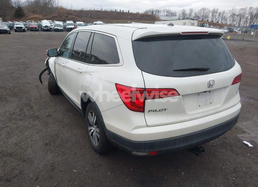 Photo 3 of 2018 Honda Pilot EX (VIN 5FNYF6H36JB073198)