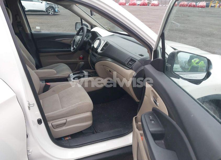 Photo 5 of 2018 Honda Pilot EX (VIN 5FNYF6H36JB073198)