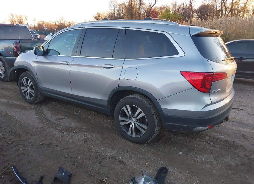 Photo 3 of 2017 Honda Pilot EX (VIN 5FNYF6H37HB016440)