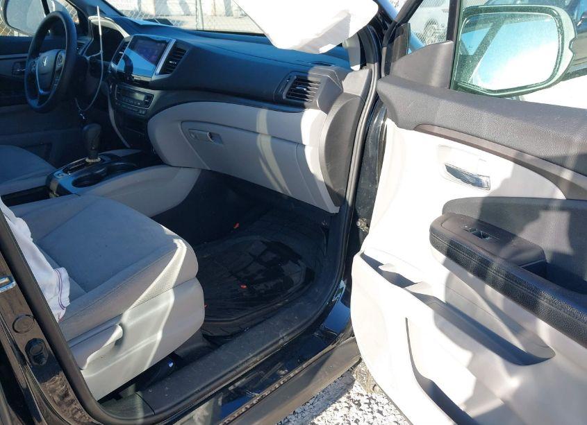 Photo 5 of 2018 Honda Pilot EX (VIN 5FNYF6H38JB034189)