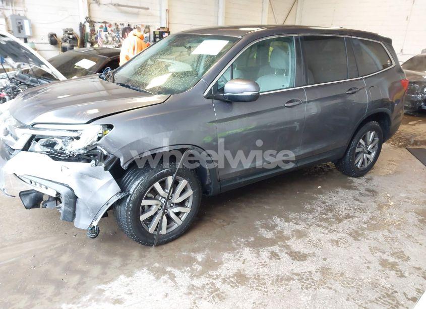 Photo 2 of 2019 Honda Pilot EX (VIN 5FNYF6H38KB015112)