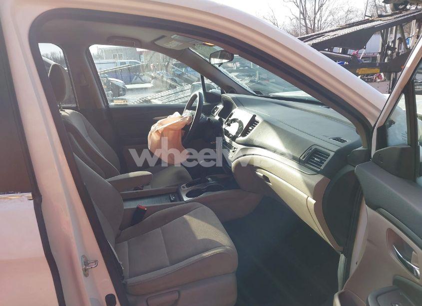 Photo 5 of 2019 Honda Pilot EX (VIN 5FNYF6H38KB062043)