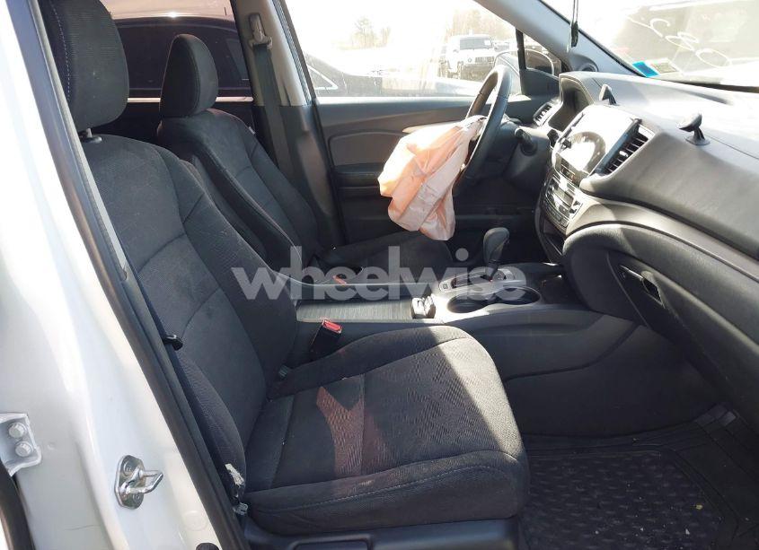 Photo 5 of 2019 Honda Pilot EX (VIN 5FNYF6H38KB086164)