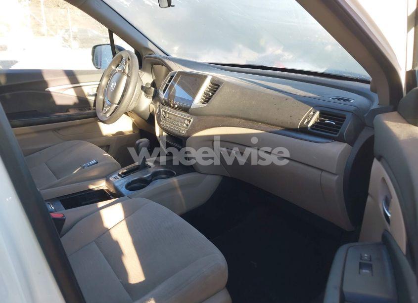Photo 5 of 2016 Honda Pilot EX (VIN 5FNYF6H39GB003266)