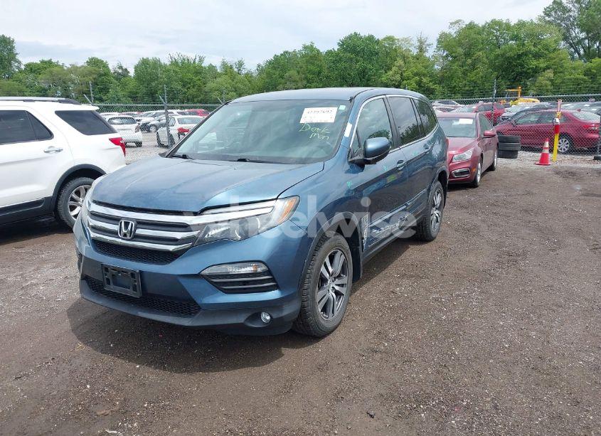 Photo 2 of 2016 Honda Pilot EX (VIN 5FNYF6H39GB095723)