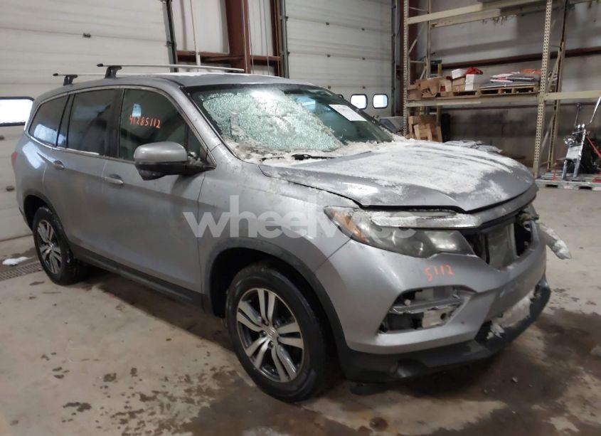 2017 Honda Pilot EX (VIN 5FNYF6H3XHB066619) main photo