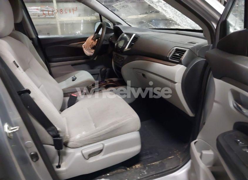 Photo 5 of 2017 Honda Pilot EX (VIN 5FNYF6H3XHB066619)