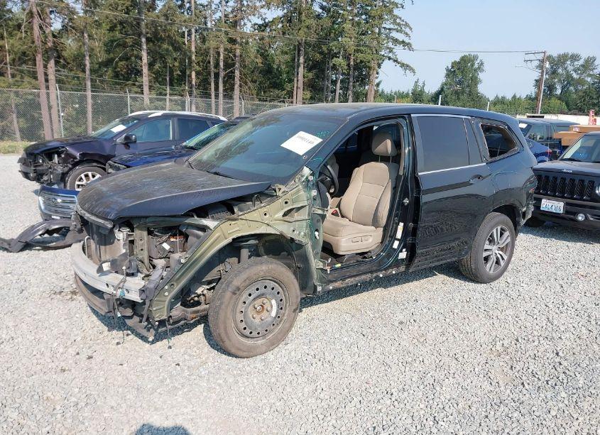 Photo 2 of 2018 Honda Pilot EX (VIN 5FNYF6H3XJB036638)