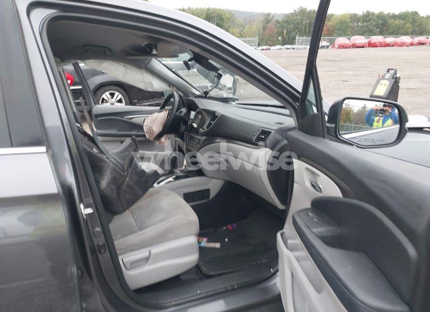 Photo 5 of 2019 Honda Pilot EX (VIN 5FNYF6H3XKB045938)