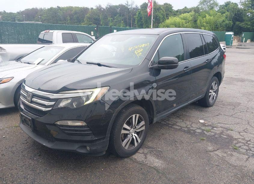 Photo 2 of 2016 Honda Pilot EX (VIN 5FNYF6H40GB015282)