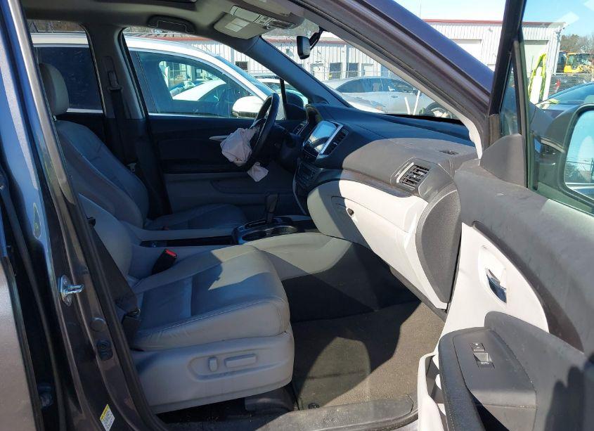 Photo 5 of 2016 Honda Pilot EX-L (VIN 5FNYF6H50GB009393)