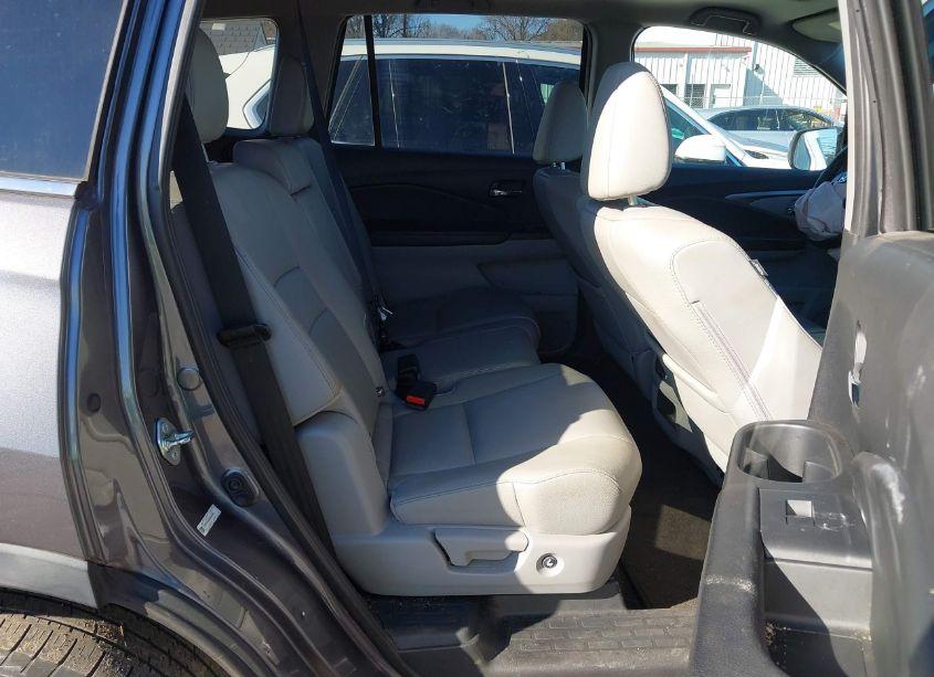 Photo 8 of 2016 Honda Pilot EX-L (VIN 5FNYF6H50GB009393)