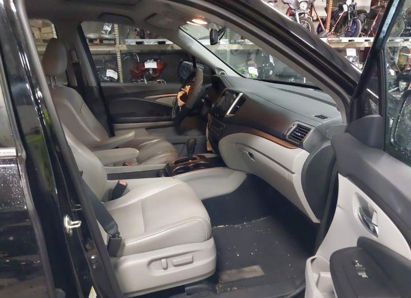 Photo 5 of 2016 Honda Pilot EX-L (VIN 5FNYF6H50GB082425)