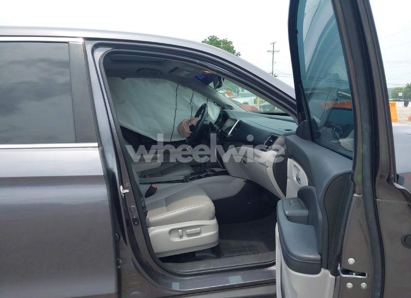 Photo 5 of 2018 Honda Pilot EX-L (VIN 5FNYF6H50JB030929)