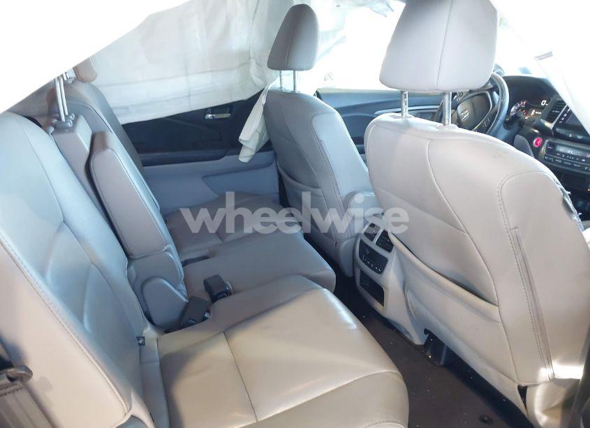 Photo 8 of 2018 Honda Pilot EX-L (VIN 5FNYF6H50JB031191)