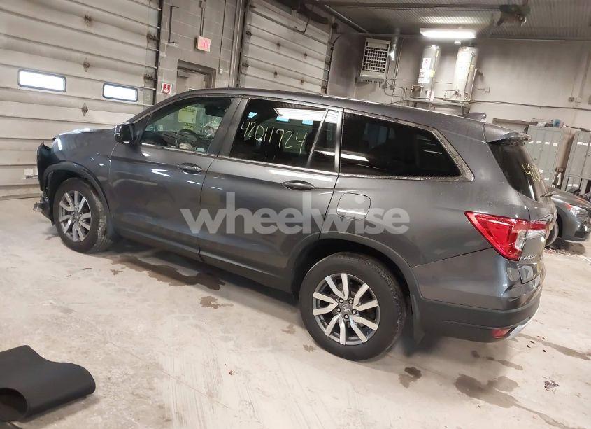 Photo 3 of 2019 Honda Pilot EX-L (VIN 5FNYF6H50KB035548)