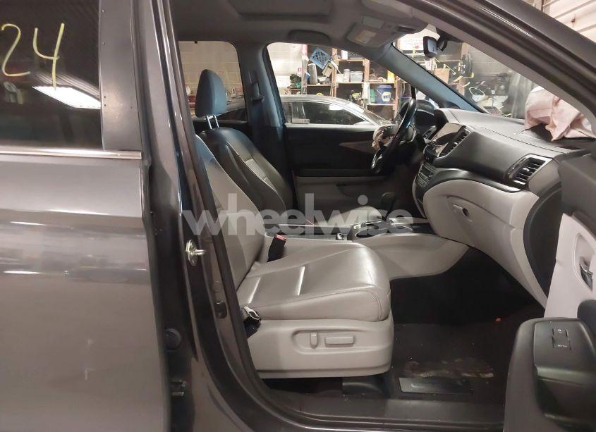 Photo 5 of 2019 Honda Pilot EX-L (VIN 5FNYF6H50KB035548)