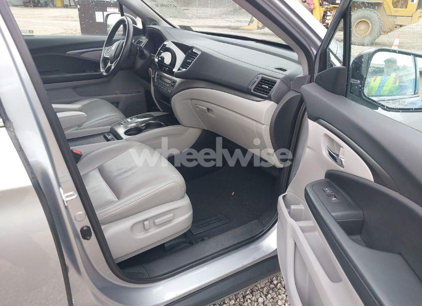 Photo 5 of 2021 Honda Pilot AWD EX-L (VIN 5FNYF6H50MB063465)