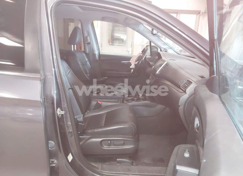 Photo 5 of 2016 Honda Pilot EX-L (VIN 5FNYF6H51GB097323)