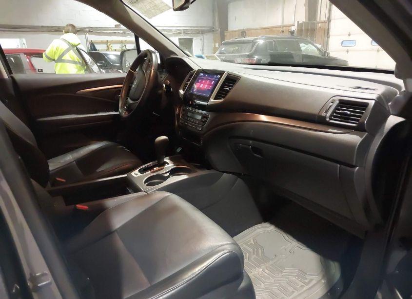 Photo 5 of 2016 Honda Pilot EX-L (VIN 5FNYF6H51GB103850)