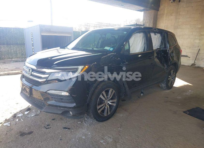 Photo 2 of 2018 Honda Pilot EX-L (VIN 5FNYF6H51JB029417)