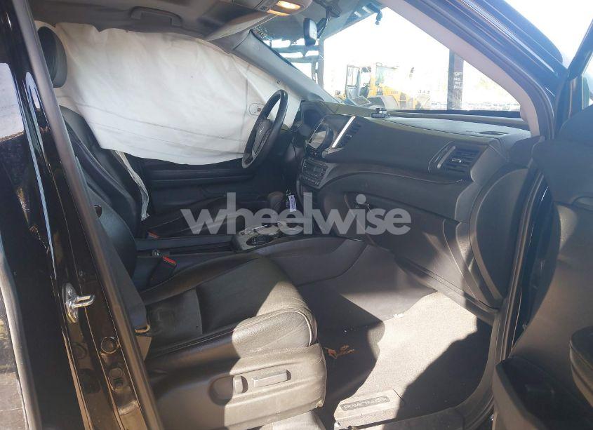 Photo 5 of 2018 Honda Pilot EX-L (VIN 5FNYF6H51JB029417)