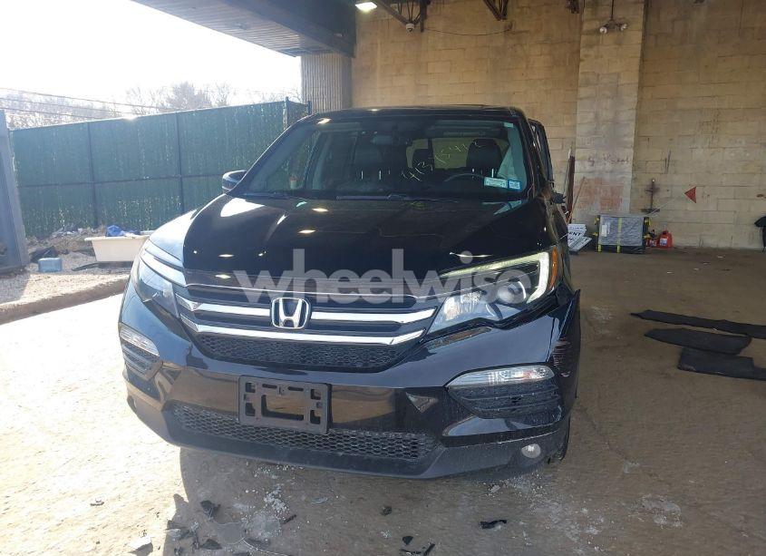 Photo 6 of 2018 Honda Pilot EX-L (VIN 5FNYF6H51JB029417)