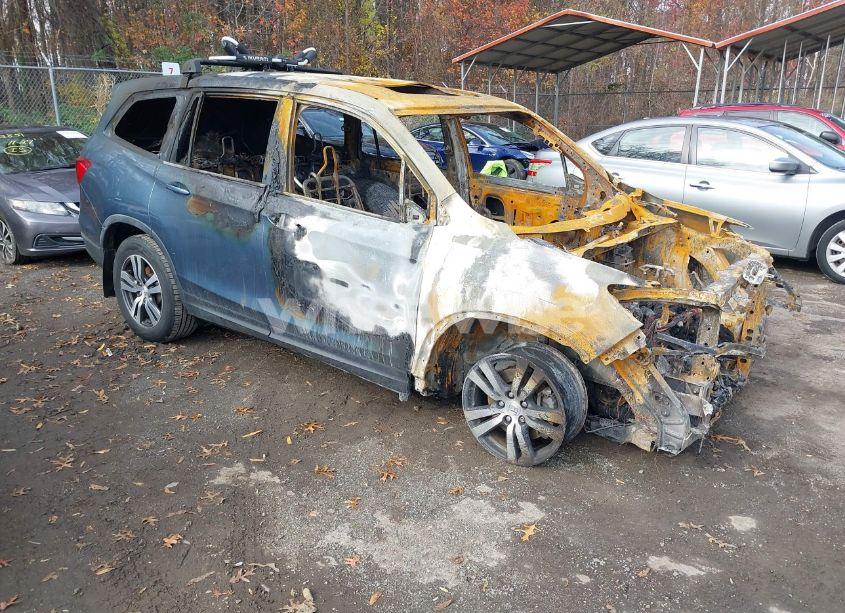 2017 Honda Pilot EX-L (VIN 5FNYF6H52HB050660) main photo