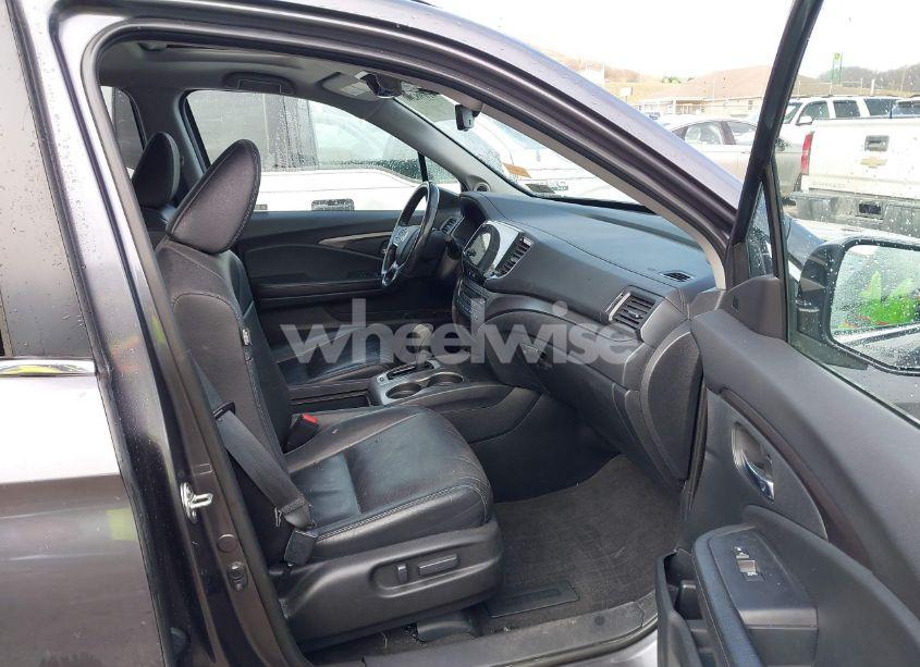 Photo 5 of 2019 Honda Pilot EX-L (VIN 5FNYF6H52KB013373)