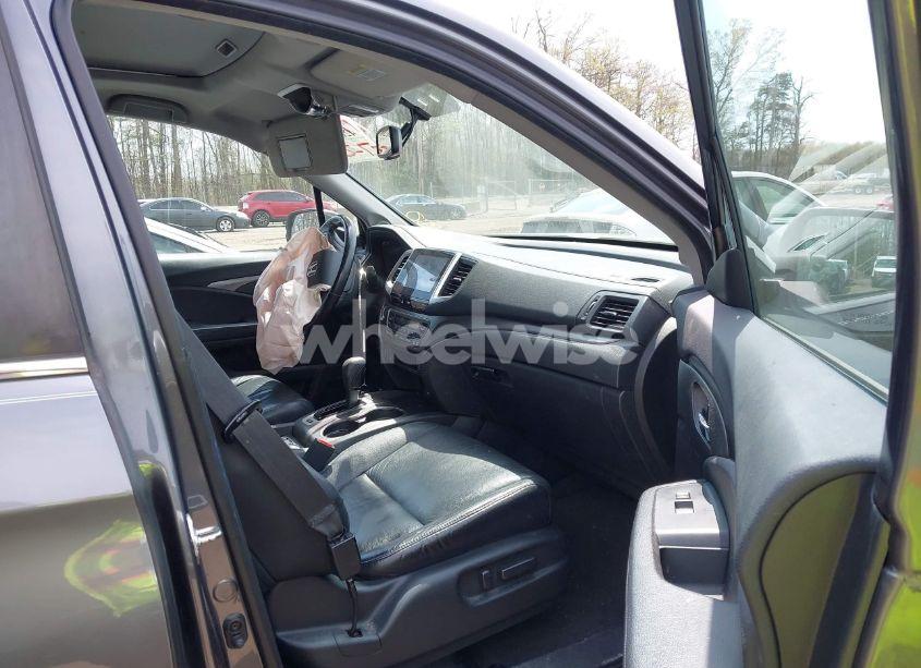 Photo 5 of 2016 Honda Pilot EX-L (VIN 5FNYF6H53GB004091)