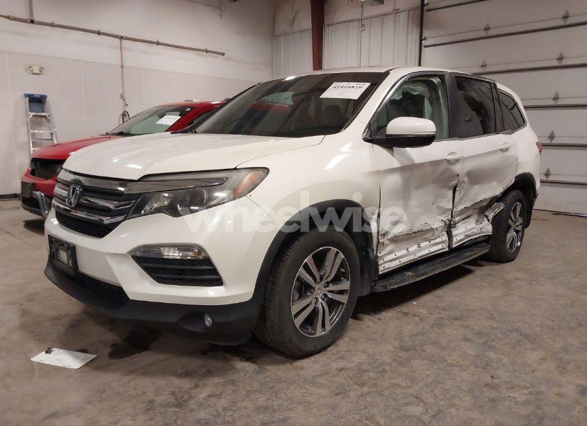 Photo 2 of 2016 Honda Pilot EX-L (VIN 5FNYF6H53GB070558)