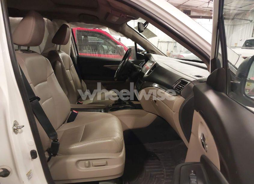 Photo 5 of 2016 Honda Pilot EX-L (VIN 5FNYF6H53GB070558)