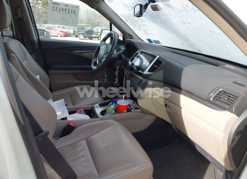 Photo 5 of 2016 Honda Pilot EX-L (VIN 5FNYF6H53GB086307)