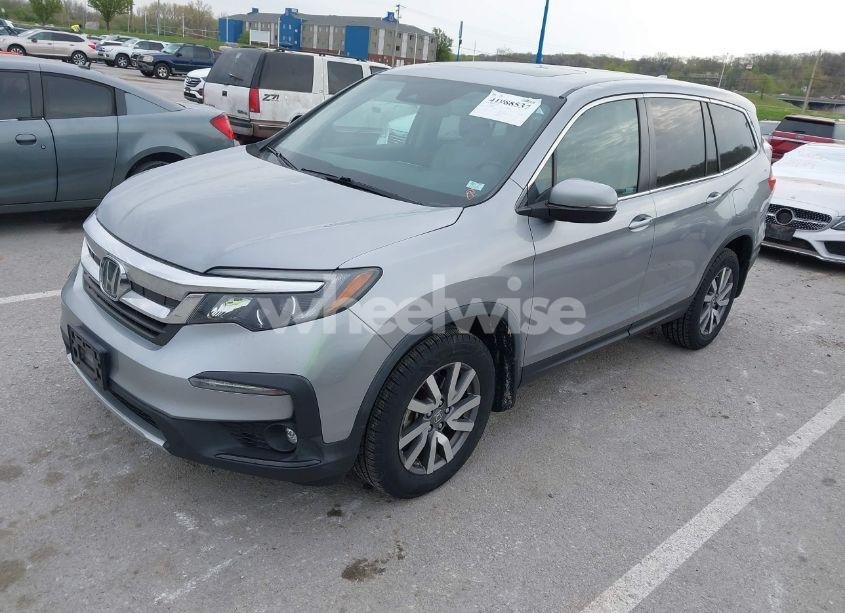 Photo 2 of 2019 Honda Pilot EX-L (VIN 5FNYF6H53KB074943)