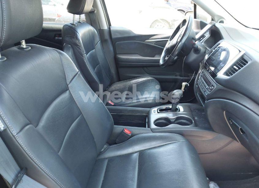 Photo 5 of 2017 Honda Pilot EX-L (VIN 5FNYF6H54HB010936)