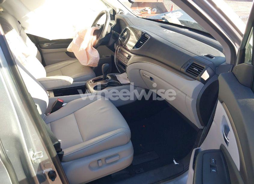 Photo 5 of 2019 Honda Pilot EX-L (VIN 5FNYF6H54KB097860)